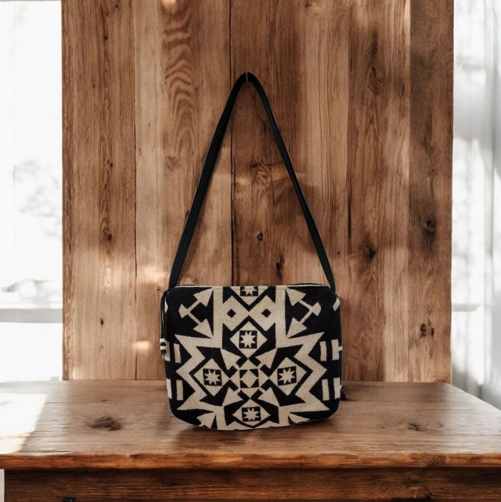 Timberline Ltd. Large Leather Crossbody Bag Genuine‎ Pendleton Wool